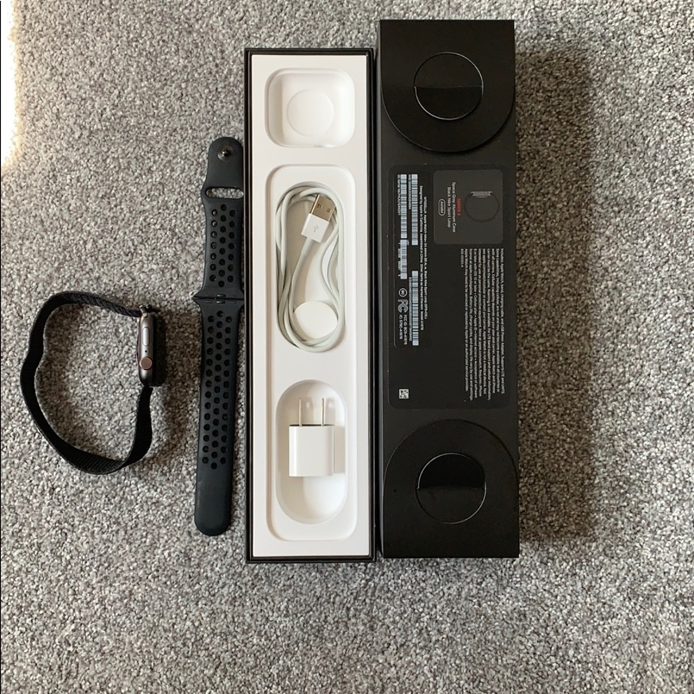 Nike Apple Watch 4 44mm GPS+Cellular - Picture 4 of 6